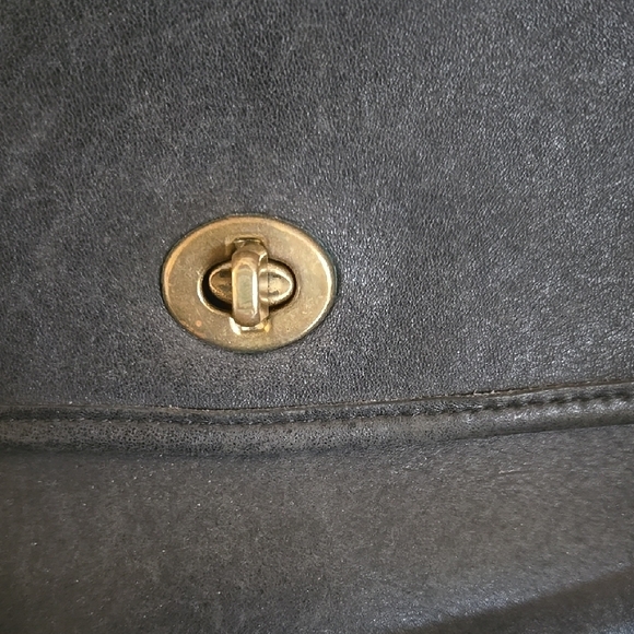 Classic Black Leather Shoulder Bag - Picture 3 of 11